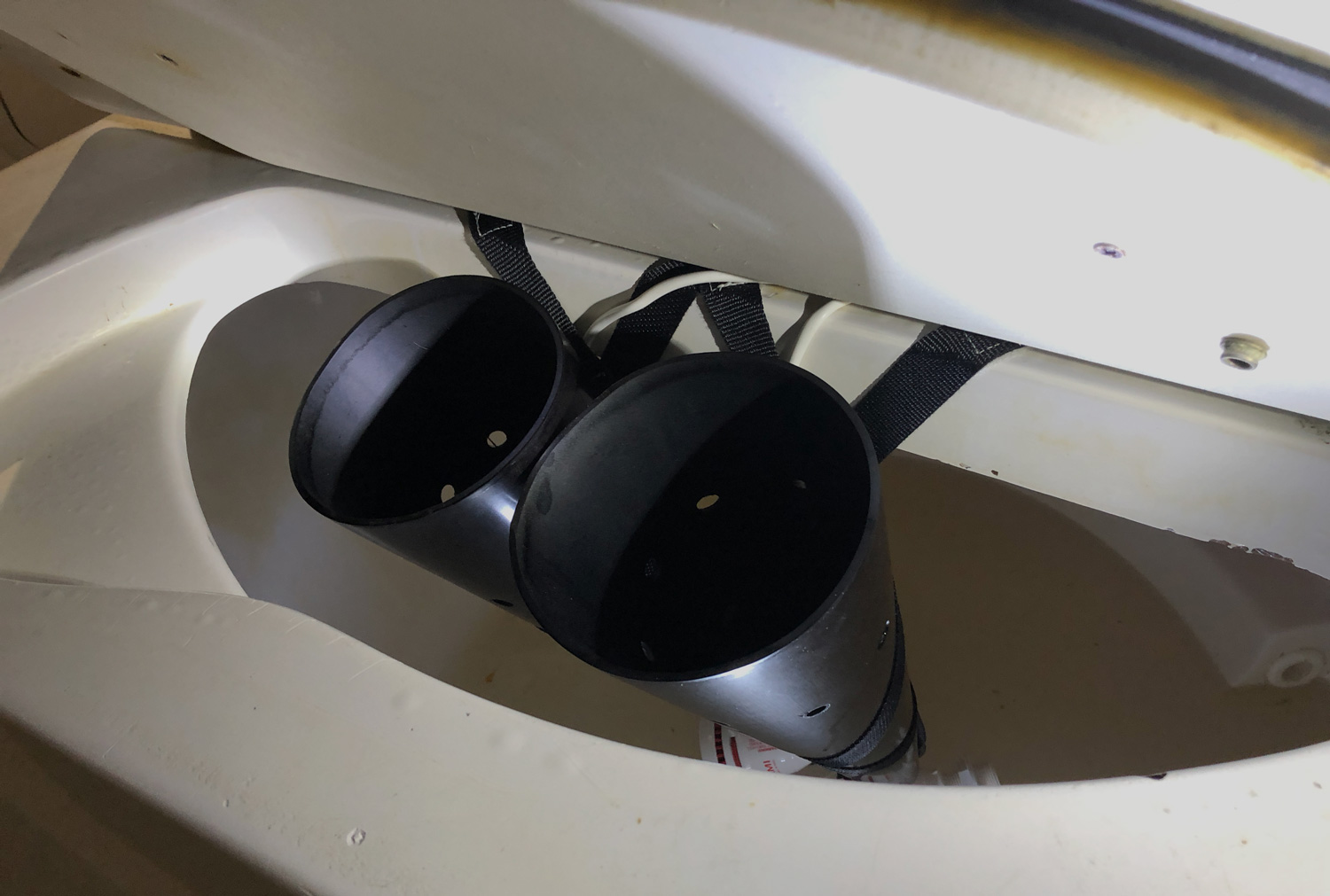 Donzi-Transom-Baitwell-Velcro-Install-Method-Double-Mackerel-Sock-Perspective2